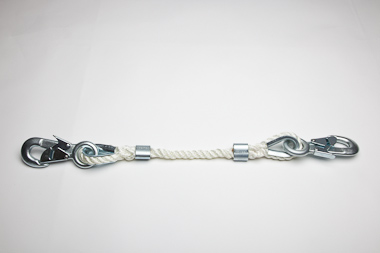 LINEA DE VIDA 489 N MATERIAL DE NYLON DE 3 CABOS TRENZADOS DE 1/2 O 5/8 PULAGADA DE DIAMETRO 2 GANCHOS DE ACERO FORJADO GALVANIZADO O TROPICALIZADO CON DOBLE SEGURO